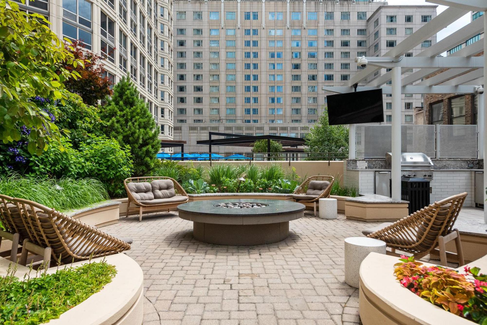 The Bernardin Gold Coast Luxury Apartments Near Magnificent Mile Чикаго Екстериор снимка
