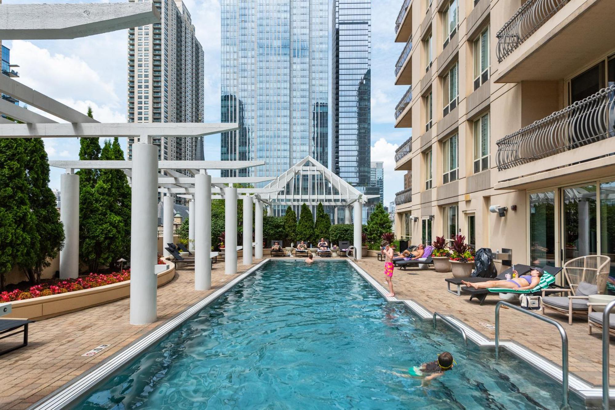 The Bernardin Gold Coast Luxury Apartments Near Magnificent Mile Чикаго Екстериор снимка
