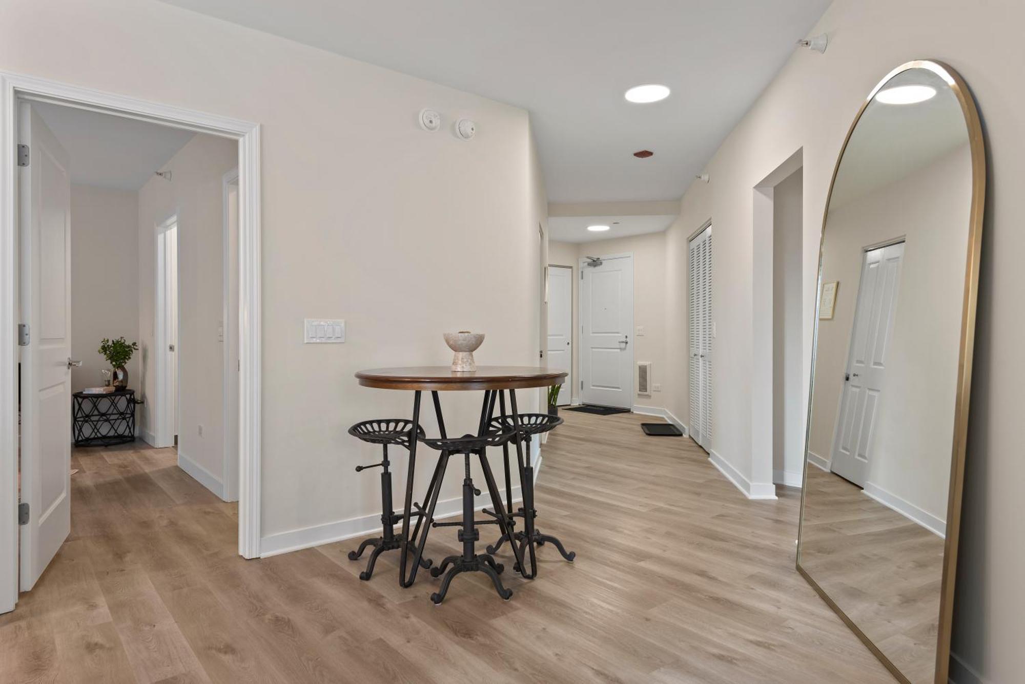 The Bernardin Gold Coast Luxury Apartments Near Magnificent Mile Чикаго Екстериор снимка