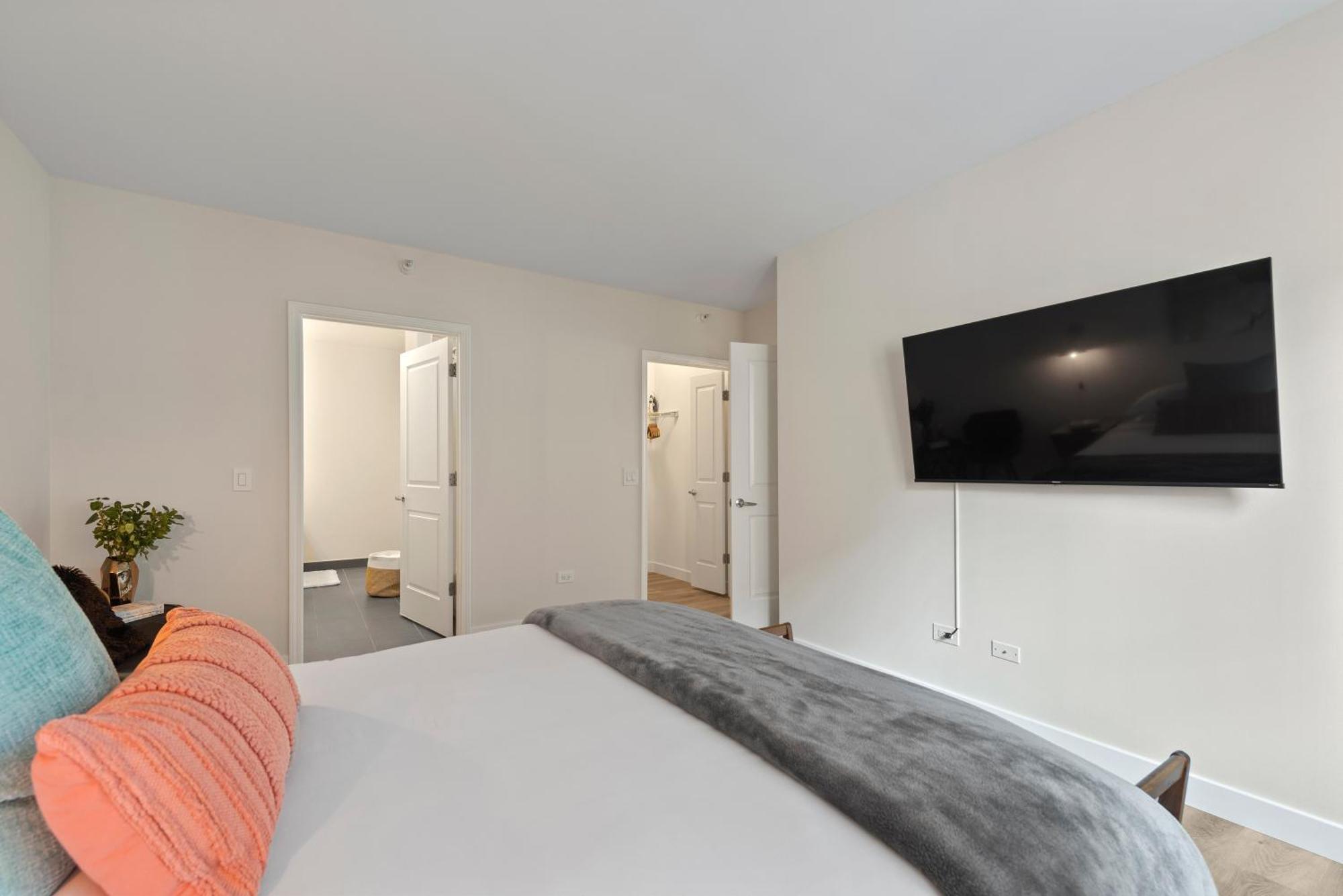 The Bernardin Gold Coast Luxury Apartments Near Magnificent Mile Чикаго Екстериор снимка
