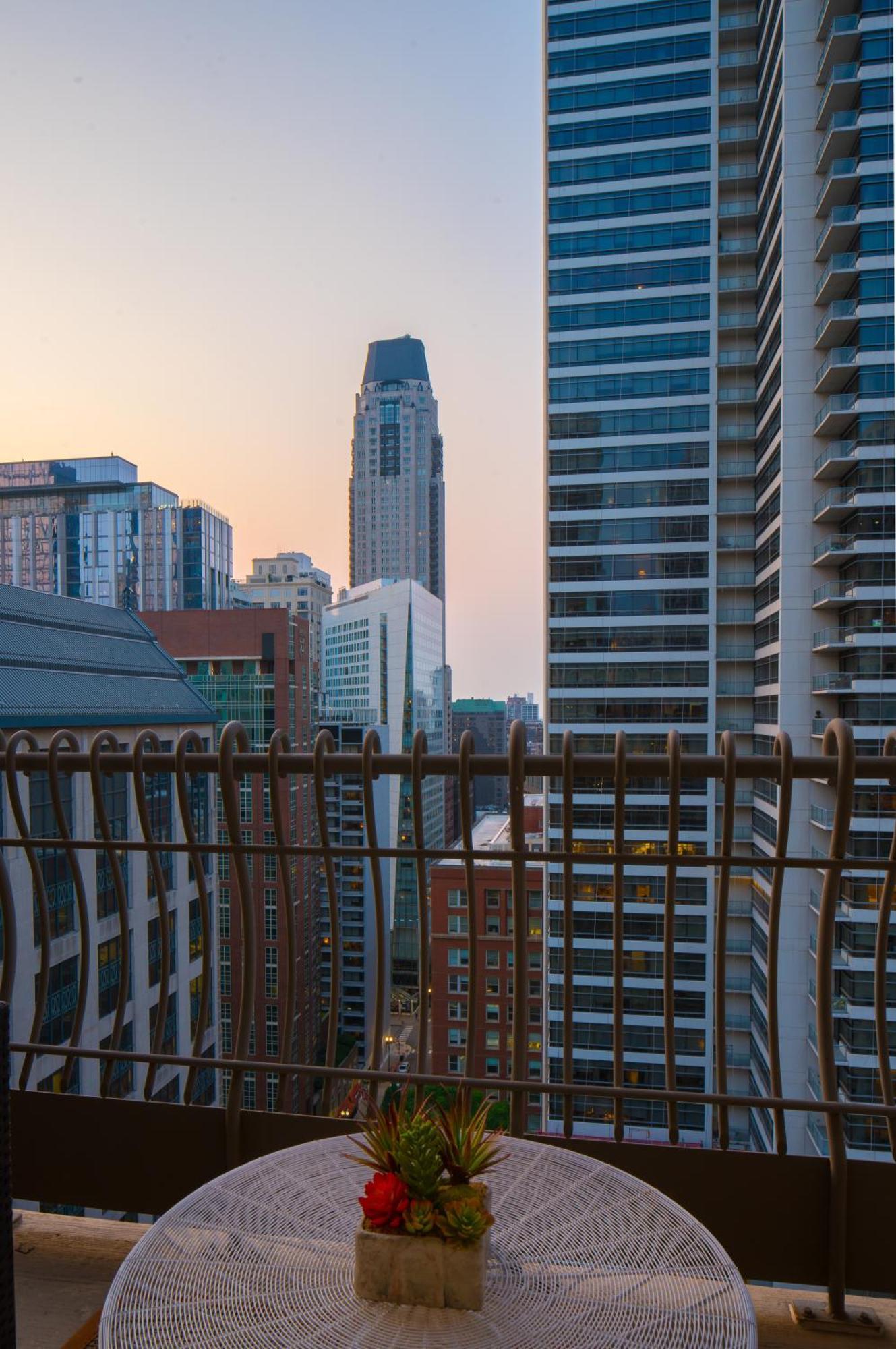 The Bernardin Gold Coast Luxury Apartments Near Magnificent Mile Чикаго Екстериор снимка